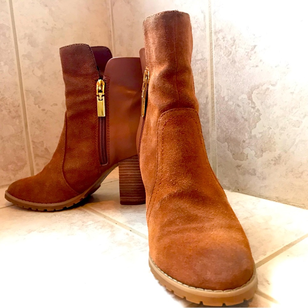 TAHARI Boots, Size 6